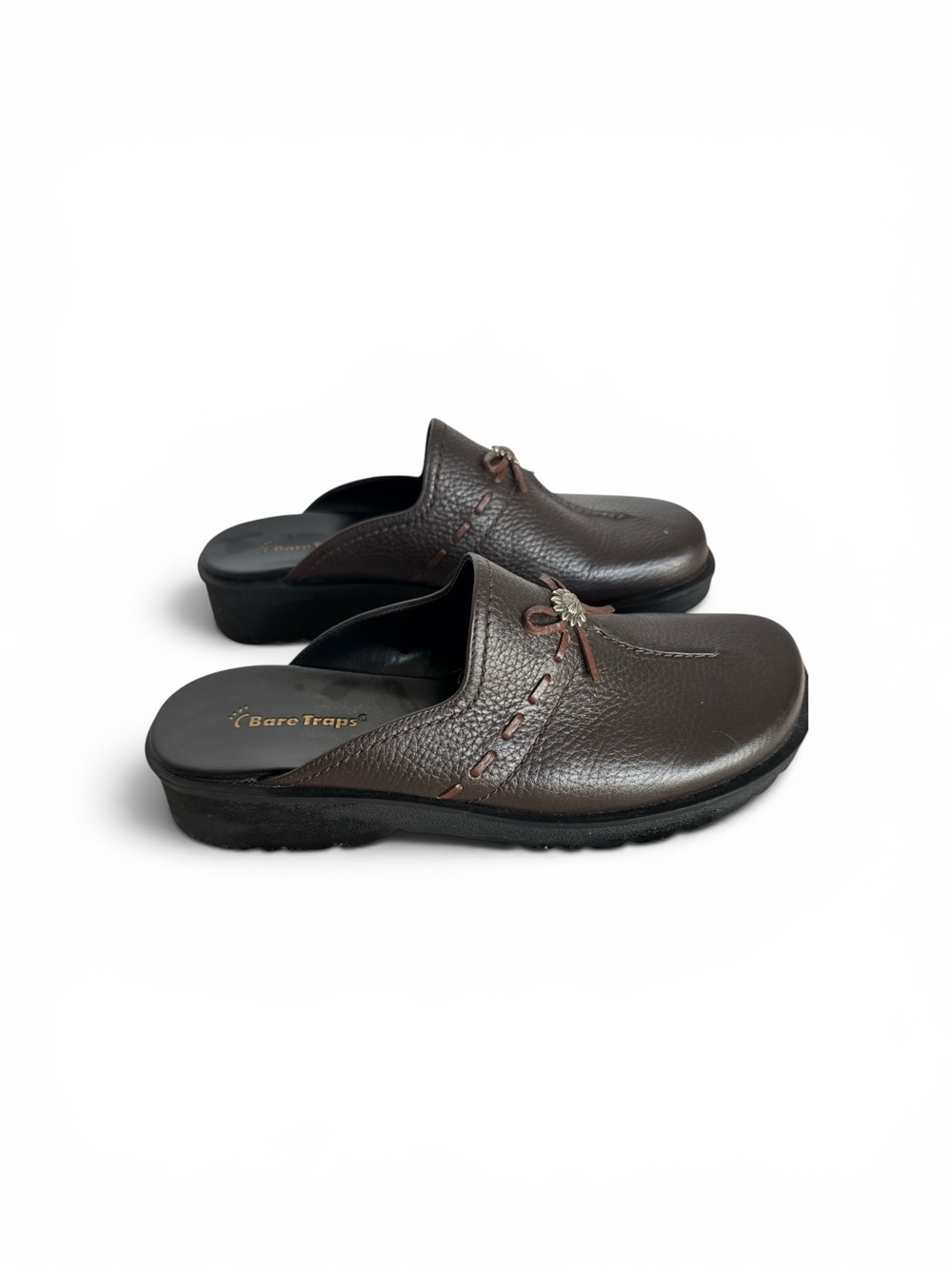BareTraps Women’s Casual Slip-On Brown Leather Shoes Size 8.5 M Silver Accent